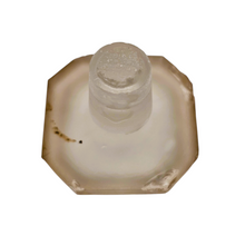 Charger l&#39;image dans la galerie, Legras &amp; Cie (attribué à), Flacon à parfum Art nouveau à la libellule en verre sablé moulé, vers 1905-1915 Le Charme des Violettes - Brocante en ligne
