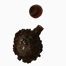 Load image into Gallery viewer, Flacon ancien en bakélite rouge ambré et médaillons argentés à décor de roses et profil féminin, vers 1920-1930 Le Charme des Violettes - Brocante en ligne
