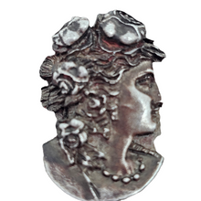 Load image into Gallery viewer, Flacon ancien en bakélite rouge ambré et médaillons argentés à décor de roses et profil féminin, vers 1920-1930 Le Charme des Violettes - Brocante en ligne
