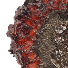 Load image into Gallery viewer, Flacon ancien en bakélite rouge ambré et médaillons argentés à décor de roses et profil féminin, vers 1920-1930 Le Charme des Violettes - Brocante en ligne
