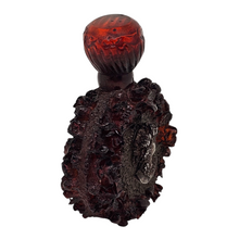 Load image into Gallery viewer, Flacon ancien en bakélite rouge ambré et médaillons argentés à décor de roses et profil féminin, vers 1920-1930 Le Charme des Violettes - Brocante en ligne
