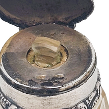 Afbeelding in Gallery-weergave laden, Flacon à sels ou à parfum en cristal taillé et argent 800 – époque Napoléon III, style Louis XVI, vers 1870-1890 Le Charme des Violettes - Brocante en ligne
