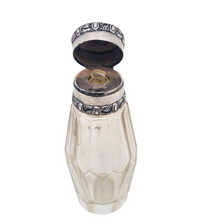 Afbeelding in Gallery-weergave laden, Flacon à sels ou à parfum en cristal taillé et argent 800 – époque Napoléon III, style Louis XVI, vers 1870-1890 Le Charme des Violettes - Brocante en ligne

