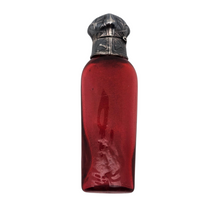 Afbeelding in Gallery-weergave laden, Petit flacon à sels ou à parfum Art nouveau en verre rouge rubis et métal argenté, vers 1890-1910 Le Charme des Violettes - Brocante en ligne
