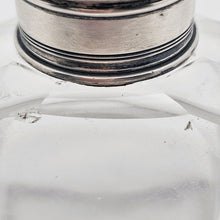 Charger l'image dans la galerie, Flacon de toilette anglais en cristal taillé et argent vermeil – Londres, 1886 Le Charme des Violettes - Brocante en ligne
