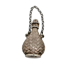 Load image into Gallery viewer, Petit flacon miniature en argent ciselé – pendentif à parfum ou à sels, vers 1890-1910 Le Charme des Violettes - Brocante en ligne
