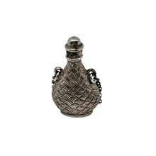 Load image into Gallery viewer, Petit flacon miniature en argent ciselé – pendentif à parfum ou à sels, vers 1890-1910 Le Charme des Violettes - Brocante en ligne
