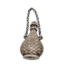 Load image into Gallery viewer, Petit flacon miniature en argent ciselé – pendentif à parfum ou à sels, vers 1890-1910 Le Charme des Violettes - Brocante en ligne
