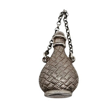 Load image into Gallery viewer, Petit flacon miniature en argent ciselé – pendentif à parfum ou à sels, vers 1890-1910 Le Charme des Violettes - Brocante en ligne
