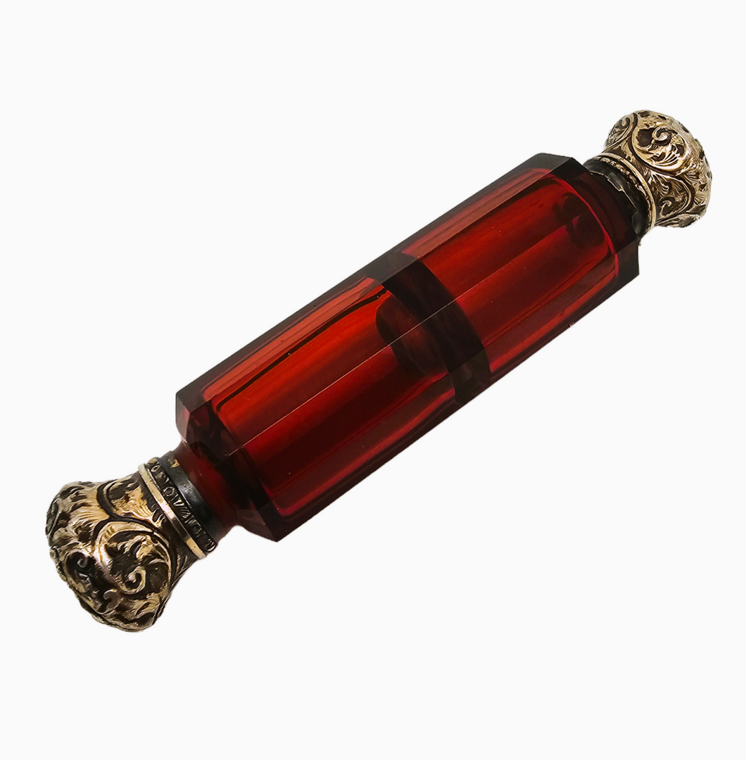 Victorian double perfume bottle in ruby ​​red cut crystal and chiseled silver-gilt, 1880-1890
