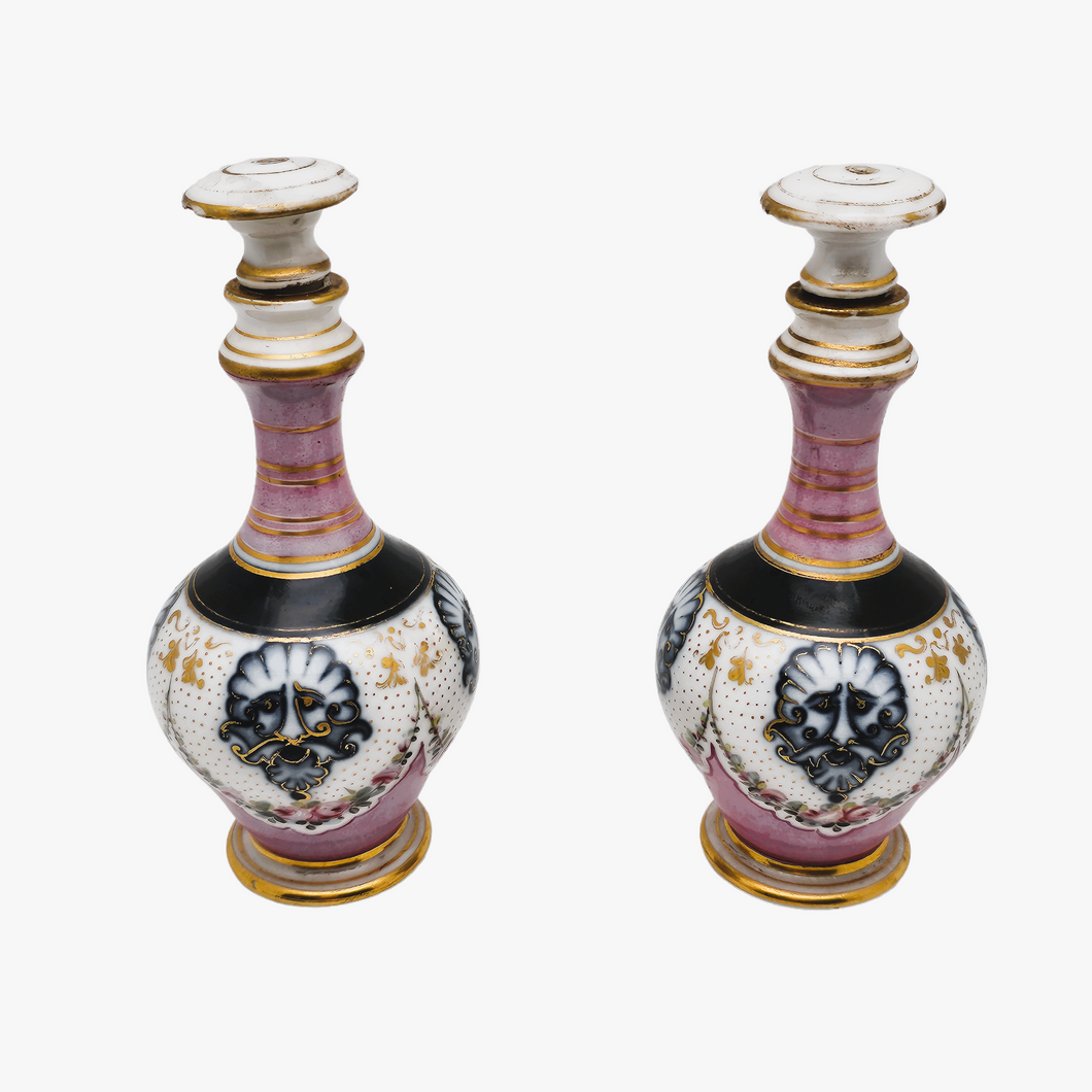 Oud Parijs 19e eeuw. Paar porseleinen flessen