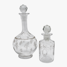 Charger l'image dans la galerie, Duo de flacons de toilette en verre taillé et gravé, fin XIXᵉ - vers 1900 Le Charme des Violettes - Brocante en ligne
