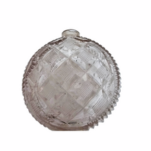 Load image into Gallery viewer, Victorian salt or perfume bottles in cut crystal, 19th century
