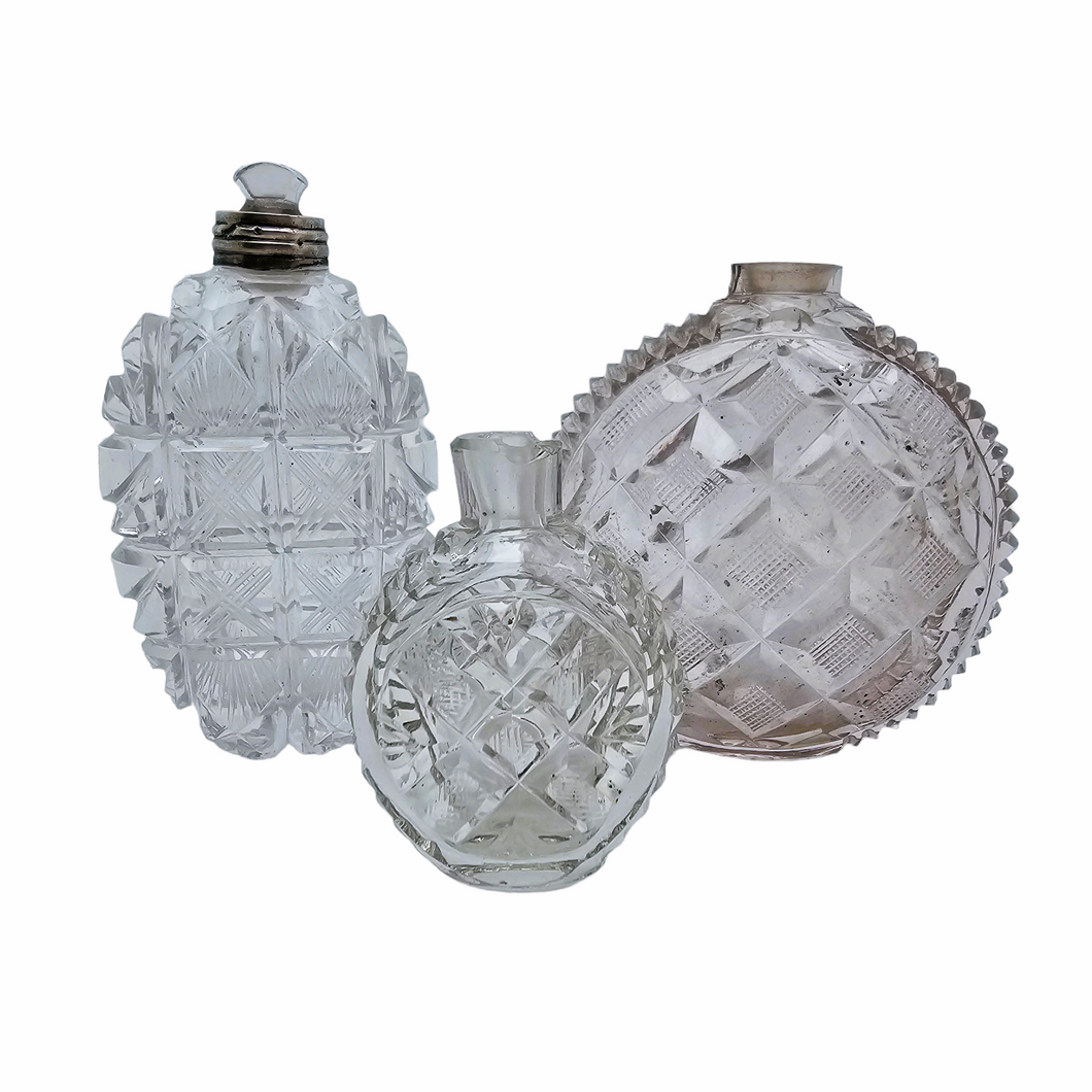 Flacons à sels ou à parfum victoriens en cristal taillé, XIXème