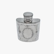 Load image into Gallery viewer, Pinder Bros English Pewter Sheffield England, Flasque à whisky en métal argenté, XXe
