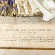 Afbeelding in Gallery-weergave laden, Gravure originale habillée et encadrée du &quot;Journal des Dames et des Demoiselles&quot;, 1887
