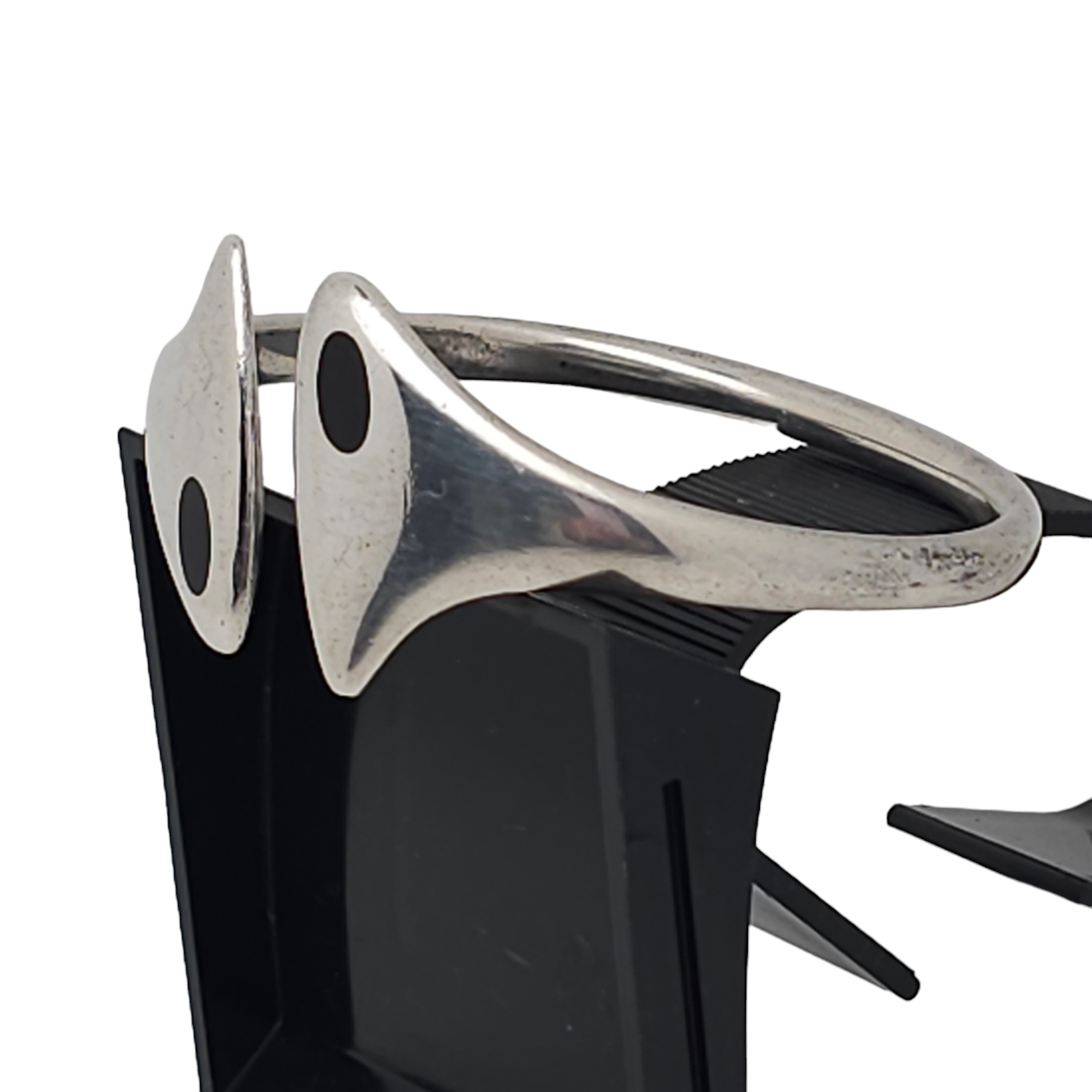 Bracelet conçu par Flemming Eskildsen pour Georg Jensen, Danemark, 1961 - En ven Bracelet conçu par Flemming Eskildsen pour Georg Jensen, Danemark, 1961 - En ven