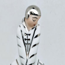 Afbeelding in Gallery-weergave laden, Lampe veilleuse brûle-parfum Art déco Argilor – Porcelaine et loupe de thuya, vers 1925-1930 Le Charme des Violettes - Brocante en ligne
