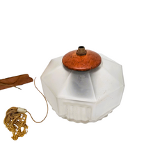 Charger l&#39;image dans la galerie, Lot d&#39;objets en bakélite, lampes et autres, années 1930-1950
