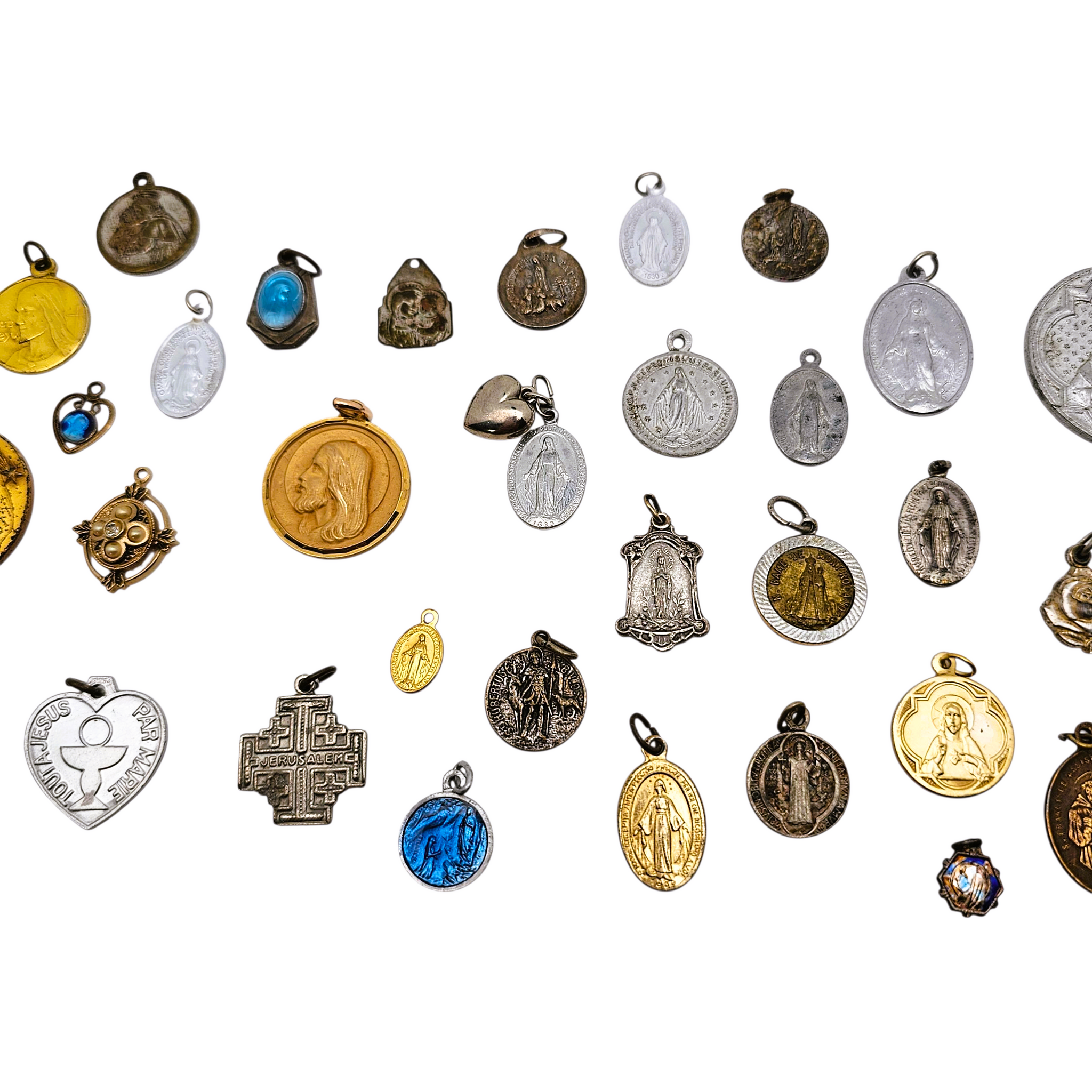 Les objets Religieux et les Insignes Les objets Religieux et les Insignes