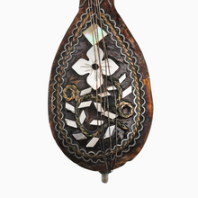 Charger l'image dans la galerie, Luth miniature ancien en écaille de tortue, nacre et métal, fin XIXᵉ - début XXᵉ siècle Le Charme des Violettes - Brocante en ligne
