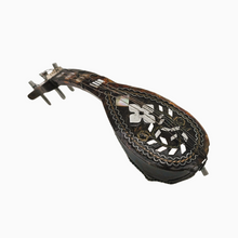 Charger l'image dans la galerie, Luth miniature ancien en écaille de tortue, nacre et métal, fin XIXᵉ - début XXᵉ siècle Le Charme des Violettes - Brocante en ligne
