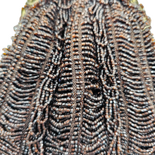 Load image into Gallery viewer, Minaudière perlée marron dans le goût de la Belle Époque, vers 1910-1930 Le Charme des Violettes - Brocante en ligne
