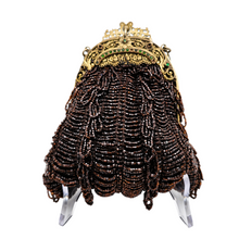 Load image into Gallery viewer, Minaudière perlée marron dans le goût de la Belle Époque, vers 1910-1930 Le Charme des Violettes - Brocante en ligne
