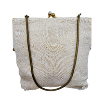 Load image into Gallery viewer, Minaudière perlée vintage, dans le goût de l’Art déco, vers 1950–1960 Le Charme des Violettes - Brocante en ligne
