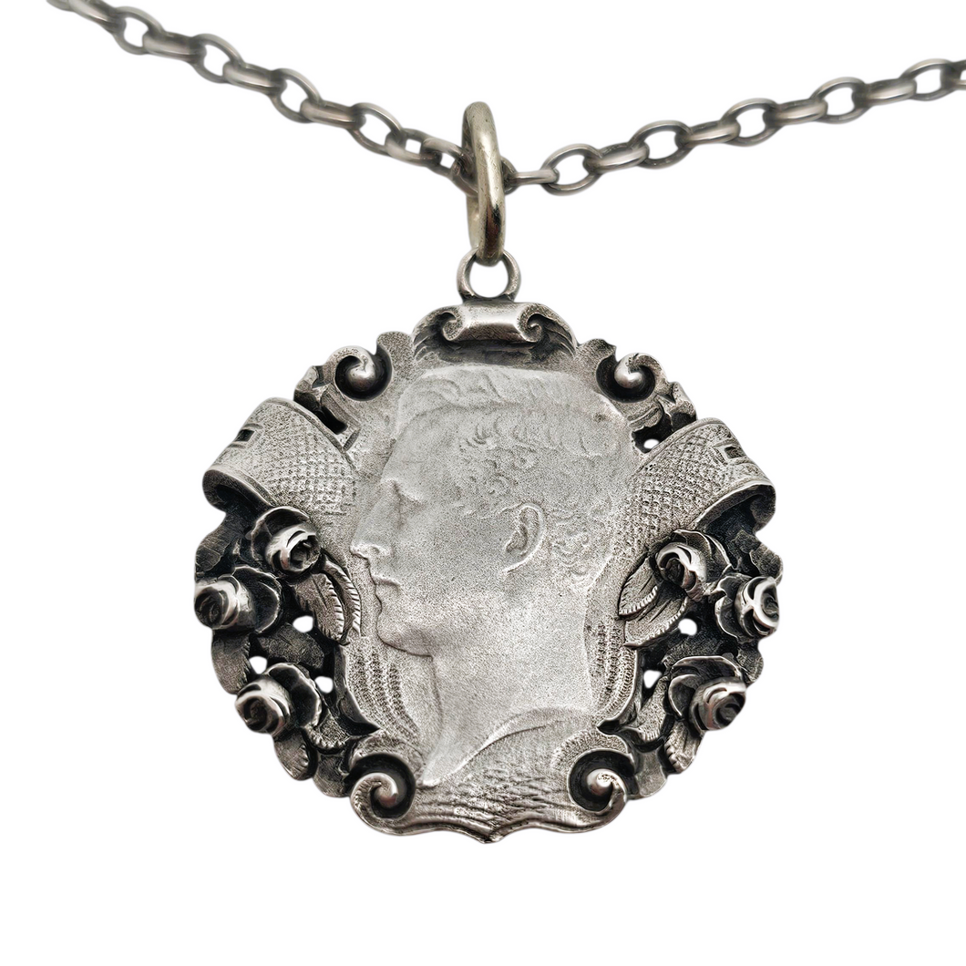 Collier médaillon en argent, pièce de 1 franc belge à l'effigie du Roi Albert Ier, année 1914 Le Charme des Violettes - Brocante en ligne