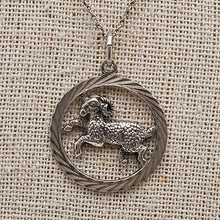 Charger l&#39;image dans la galerie, Médaillon Bélier en argent 835, signe du zodiaque, et sa chaîne assortie, années 1940-1960 Le Charme des Violettes - Brocante en ligne
