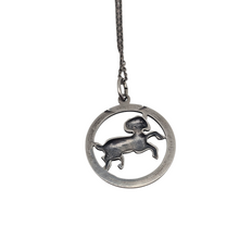Charger l&#39;image dans la galerie, Médaillon Bélier en argent 835, signe du zodiaque, et sa chaîne assortie, années 1940-1960 Le Charme des Violettes - Brocante en ligne
