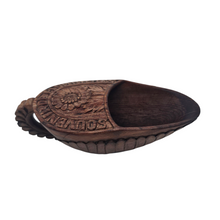 Charger l&#39;image dans la galerie, Mesure ancienne en bois sculpté – Souvenir de Plombières (Belgique), fin XIXè - début XXè Le Charme des Violettes - Brocante en ligne
