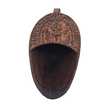 Charger l&#39;image dans la galerie, Mesure ancienne en bois sculpté – Souvenir de Plombières (Belgique), fin XIXè - début XXè Le Charme des Violettes - Brocante en ligne

