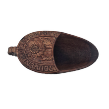 Charger l&#39;image dans la galerie, Mesure ancienne en bois sculpté – Souvenir de Plombières (Belgique), fin XIXè - début XXè Le Charme des Violettes - Brocante en ligne
