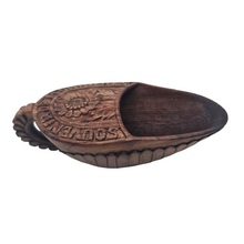 Charger l&#39;image dans la galerie, Mesure ancienne en bois sculpté – Souvenir de Plombières (Belgique), fin XIXè - début XXè Le Charme des Violettes - Brocante en ligne

