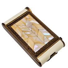 Charger l'image dans la galerie, Minaudière Art déco en laiton doré et nacre, poudrier, manucure &amp; rouge à lèvres, années 1925–1935
