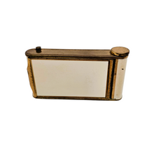 Charger l'image dans la galerie, Minaudière Art déco en laiton doré et nacre, poudrier, manucure &amp; rouge à lèvres, années 1925–1935
