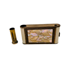 Charger l'image dans la galerie, Minaudière Art déco en laiton doré et nacre, poudrier, manucure &amp; rouge à lèvres, années 1925–1935

