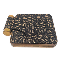 Load image into Gallery viewer, Minaudière vintage “Cara” – Poudrier et rouge à lèvres intégrés, années 1950
