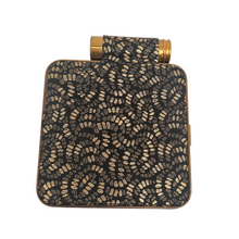 Load image into Gallery viewer, Minaudière vintage “Cara” – Poudrier et rouge à lèvres intégrés, années 1950
