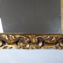Charger l&#39;image dans la galerie, Miroir baroque en bois doré
