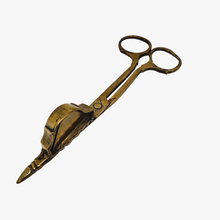 Charger l'image dans la galerie, Mouchette à bougie en laiton, fin XVIIIᵉ - début XIXᵉ siècle Le Charme des Violettes - Brocante en ligne
