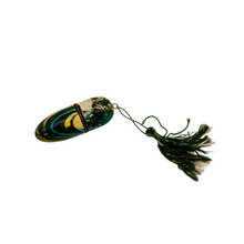 Charger l'image dans la galerie, Nécessaire à couture de sac en laiton décoré, années 1930–1940
