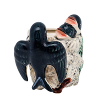 Charger l&#39;image dans la galerie, Suspension murale en céramique Nid d’hirondelles, années 1950-1970 Le Charme des Violettes - Brocante en ligne
