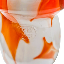 Afbeelding in Gallery-weergave laden, Paire de grands vases vintage signés en verre opalin blanc soufflé à motifs oranges, années 1970
