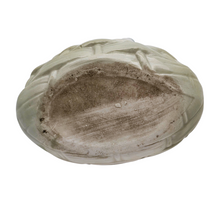 Charger l'image dans la galerie, Petit panier en porcelaine aux deux oiseaux, années 1930-1950 Le Charme des Violettes - Brocante en ligne
