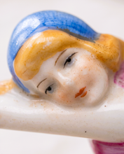 Charger l'image dans la galerie, Pare-gouttes en porcelaine – Baigneuse Art déco vers 1930 Le Charme des Violettes - Brocante en ligne

