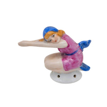 Charger l'image dans la galerie, Pare-gouttes en porcelaine – Baigneuse Art déco vers 1930 Le Charme des Violettes - Brocante en ligne
