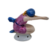 Charger l'image dans la galerie, Pare-gouttes en porcelaine – Baigneuse Art déco vers 1930 Le Charme des Violettes - Brocante en ligne
